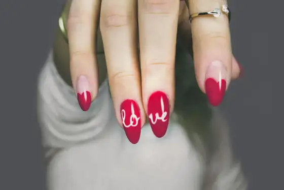 Paznokcie z serduszkiem - Jak zrobić idealny manicure?