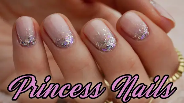 Delikatne paznokcie princess z brokatowym ombre, jakby stworzone dla królewskiego balu.